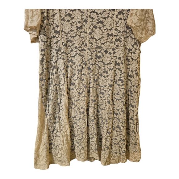SOLD!! TORRID Cream Lace Overlay V-Neck Skater Dress - Size 4 - Picture 5 of 7